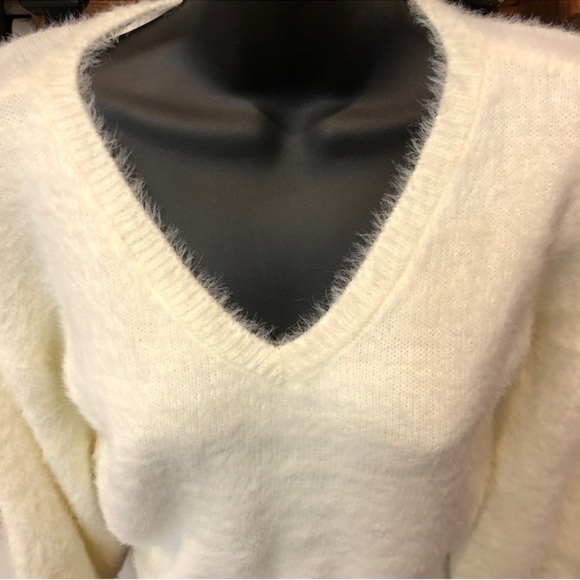 Marled Reunited Clothing Sz S Ivory Fuzzy V Neck Balloon Sleeve Sweater - Picture 3 of 7